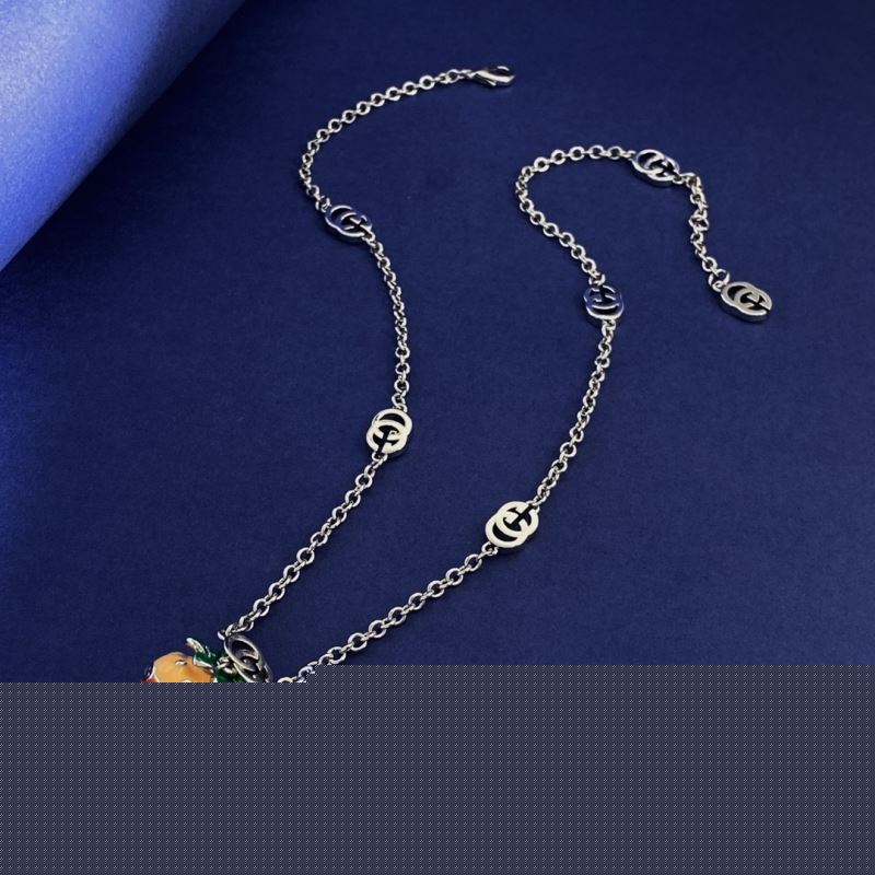 G*u*i necklaces